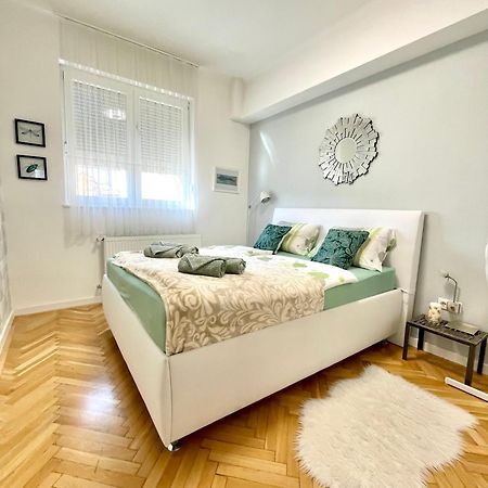 Mint Pearl Apartment 3 Rooms 2 Bathrooms At Kalvin Square Budapesta Exterior foto