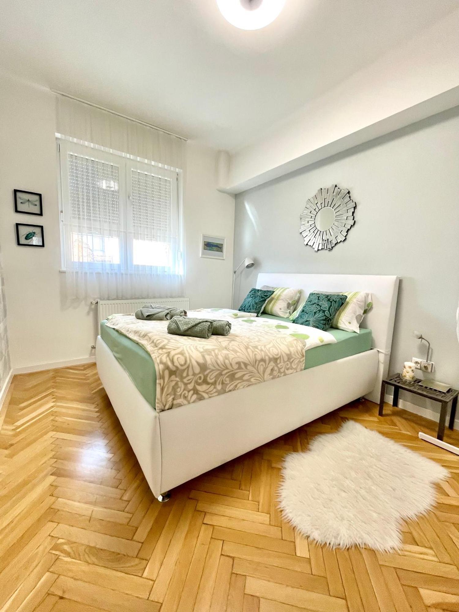 Mint Pearl Apartment 3 Rooms 2 Bathrooms At Kalvin Square Budapesta Exterior foto