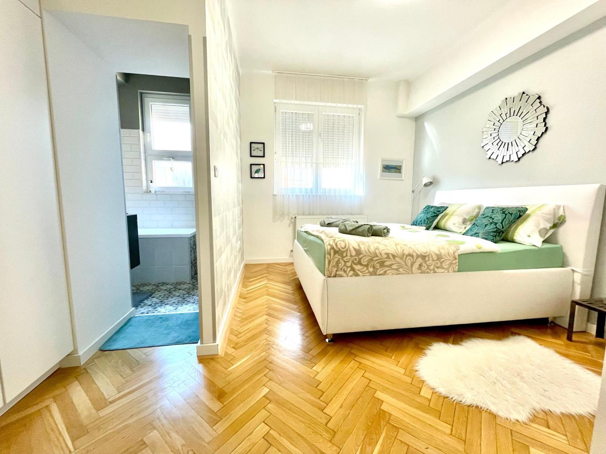 Mint Pearl Apartment 3 Rooms 2 Bathrooms At Kalvin Square Budapesta Exterior foto